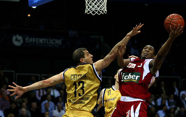 中屡屡打破 中屡屡打破